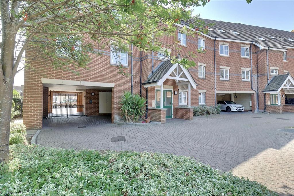 Additional image 14 of 2 bed flat for saleKing Charles Street, Portsmouth PO1