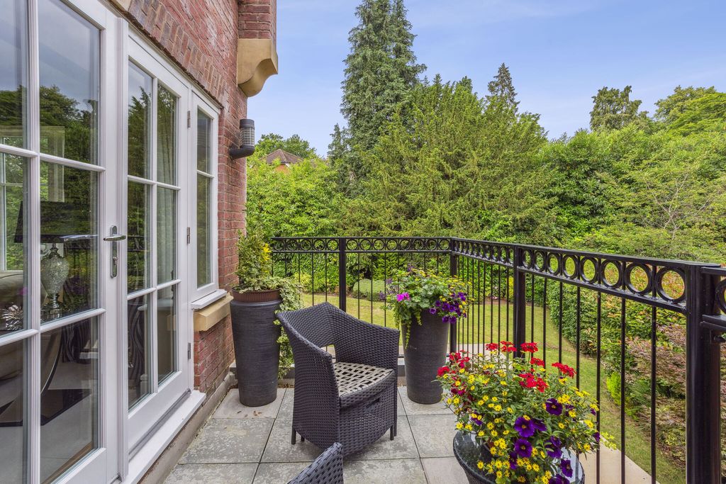 Additional image 5 of 3 bed flat for saleDevenish Road, Ascot SL5