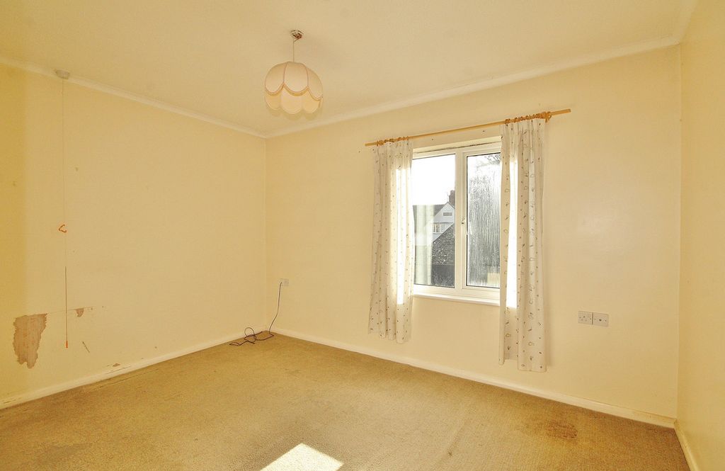 Additional image 7 of 2 bed flat for saleRiverside Gardens, Witney OX28