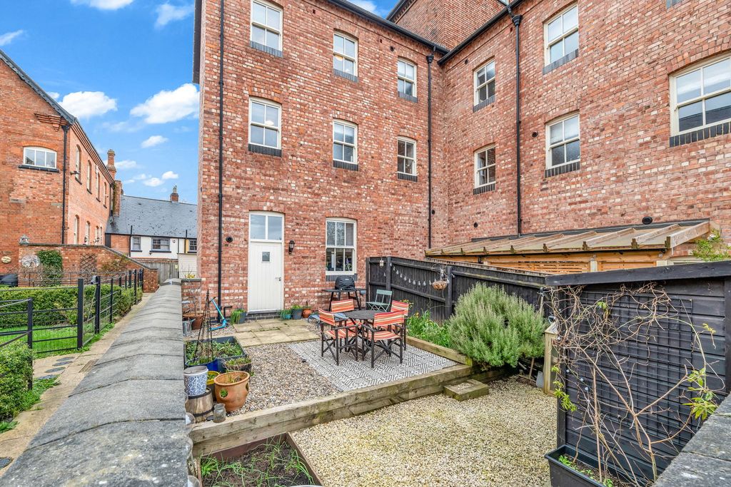 Additional image 2 of 5 bed semi-detached house for saleThe Maltings, Sileby, Loughborough LE12
