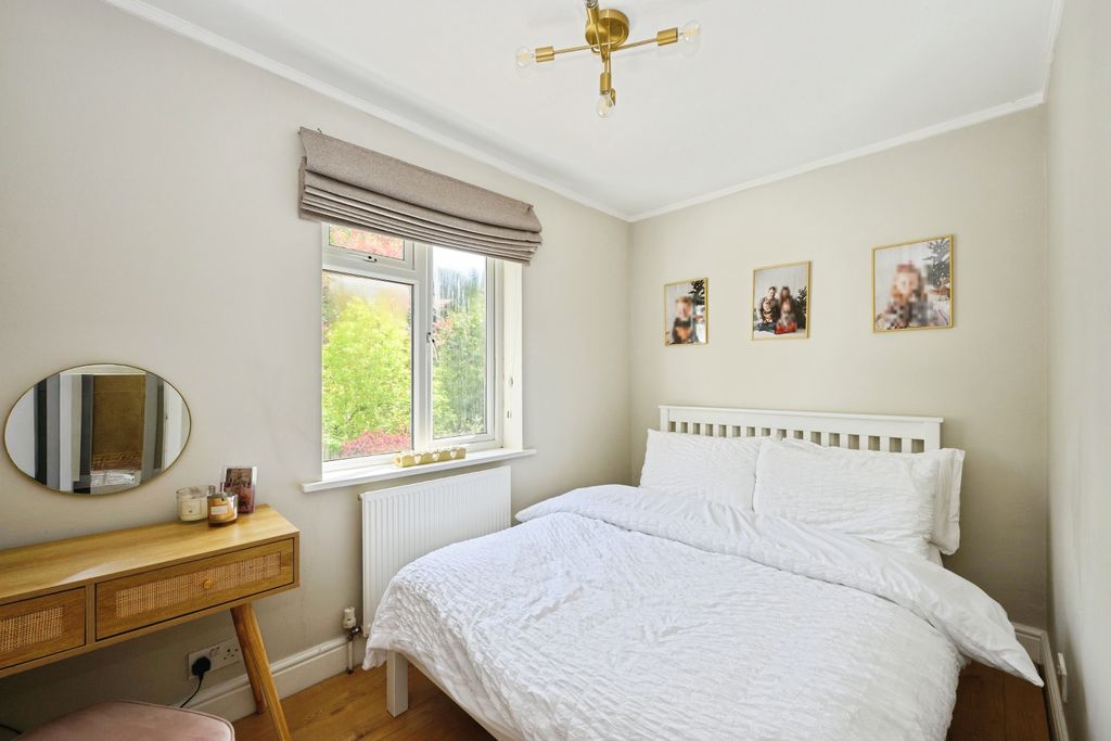 Additional image 13 of 4 bed semi-detached house for saleSalmons Lane, Whyteleafe CR3