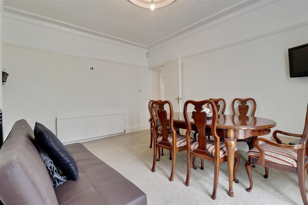 Additional image 7 of 4 bed property for saleHavant Road, Farlington, Portsmouth PO6