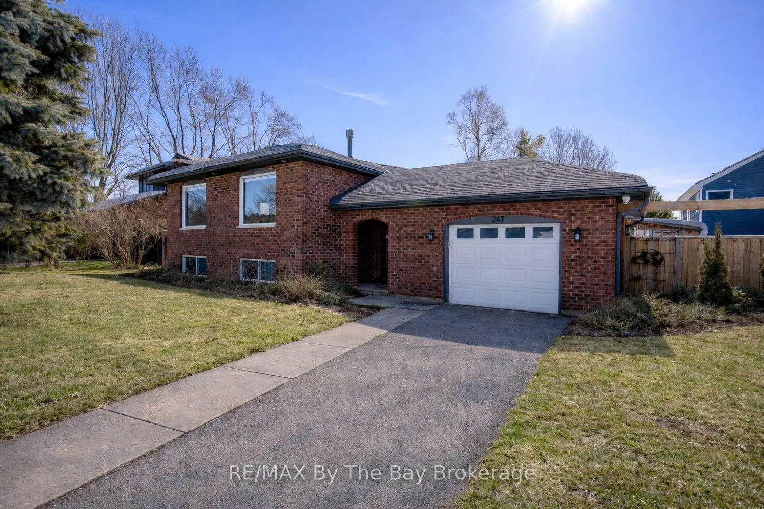 247 Simcoe Street