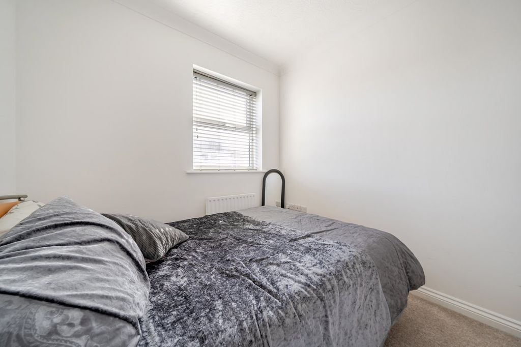 Additional image 6 of 1 bed flat for saleKingston Road, Portsmouth, Hampshire PO2