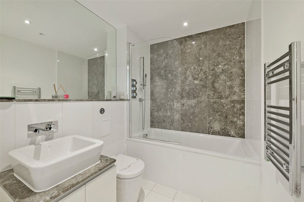 Additional image 11 of 2 bed flat for saleFarm Yard, Windsor, Berkshire SL4