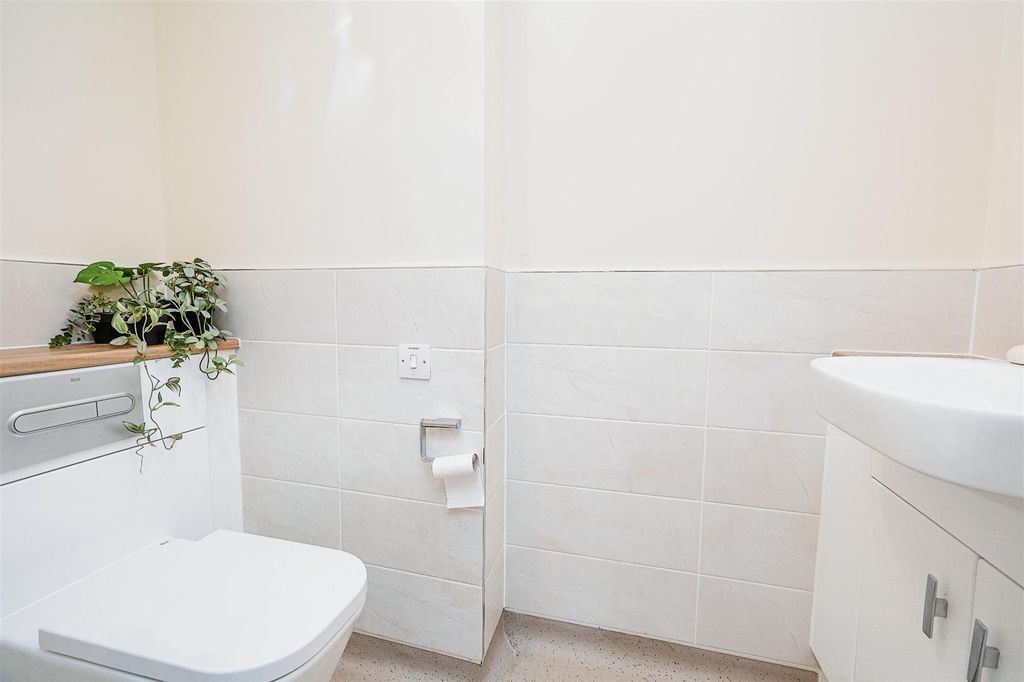 Additional image 12 of 2 bed flat for saleThorneycroft, Wood Road, Tettenhall WV6
