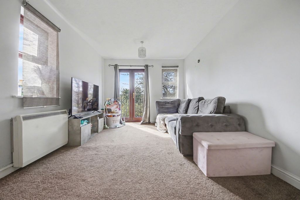 Additional image 2 of 1 bed flat for sale231-233 Spring Road, Sholing SO19