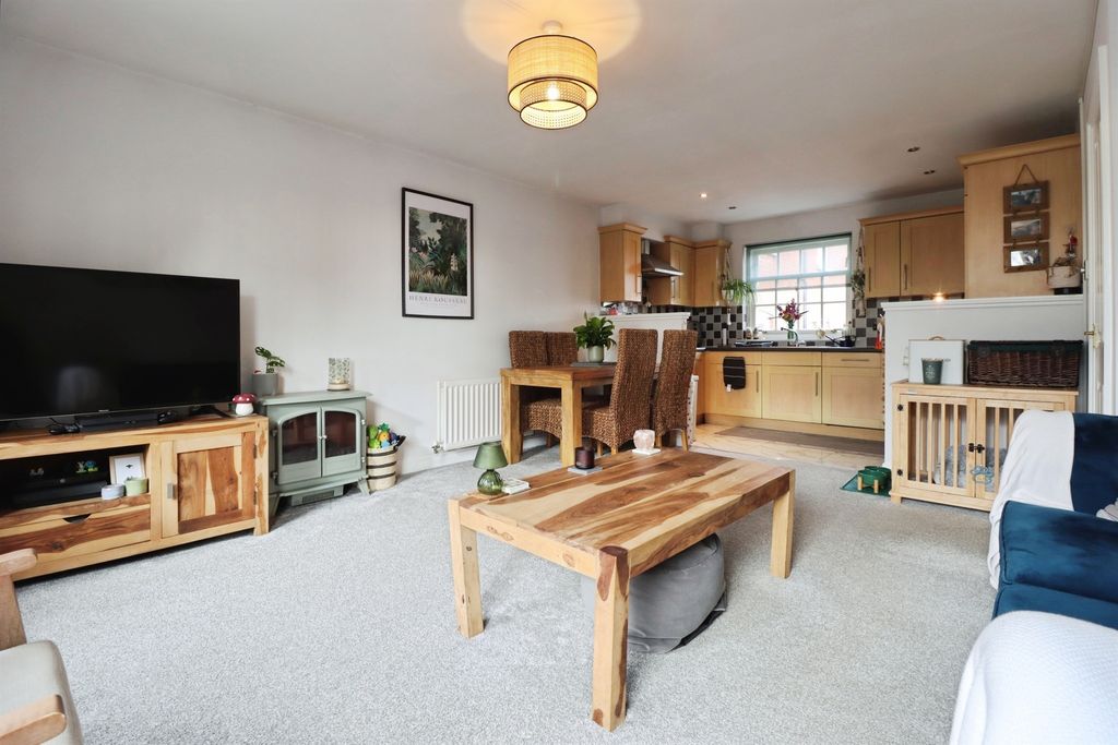 Additional image 7 of 2 bed flat for saleWell Lane, Rothwell, Kettering NN14