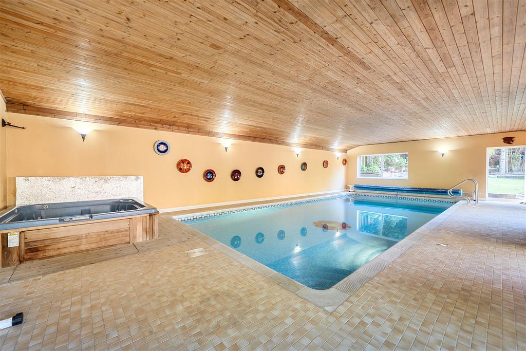 Additional image 20 of 5 bed detached house for saleWarren Lane, Finchampstead, Berkshire RG40