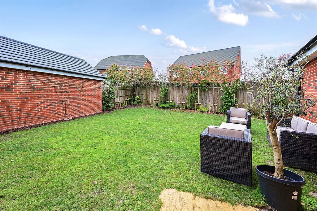 Additional image 21 of 4 bed detached house for saleBunch Grove, Yateley, Hampshire GU46