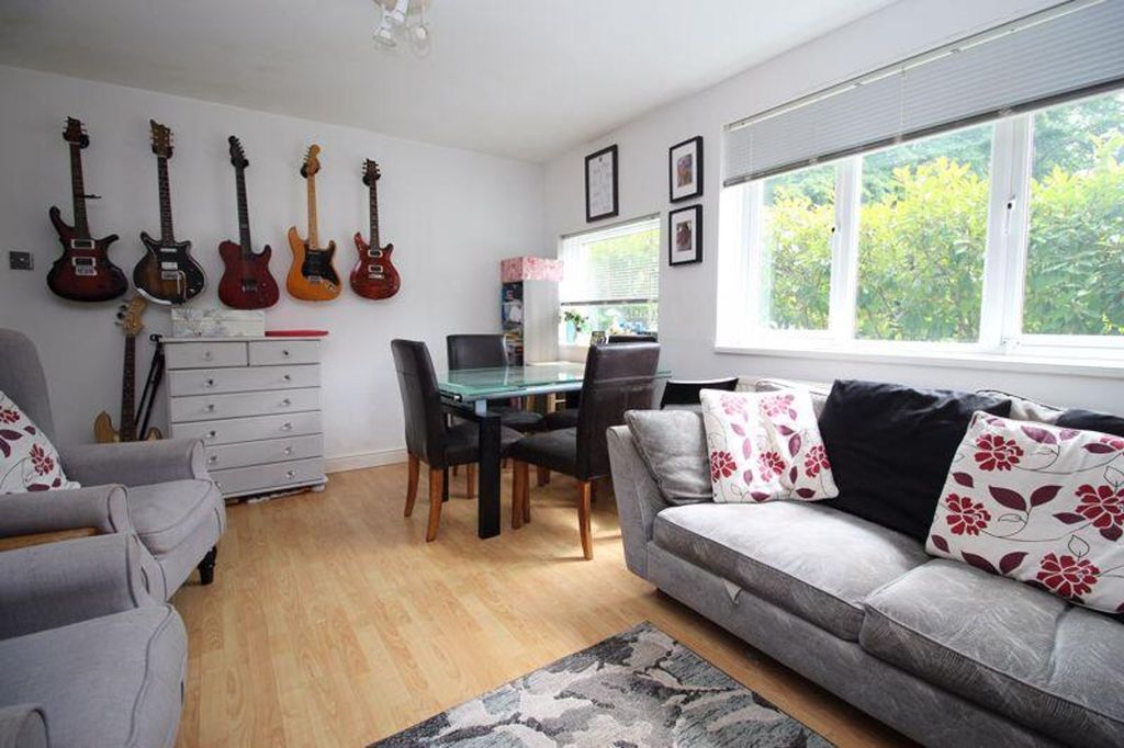2 bed flat for saleMacarthur Crescent, Southampton SO18 photo 4