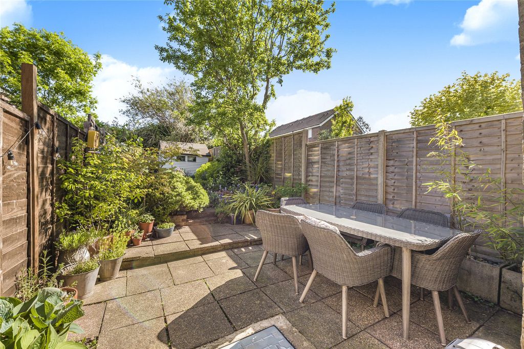 Additional image 15 of 2 bed terraced house for saleVictoria Road, Knaphill, Woking GU21