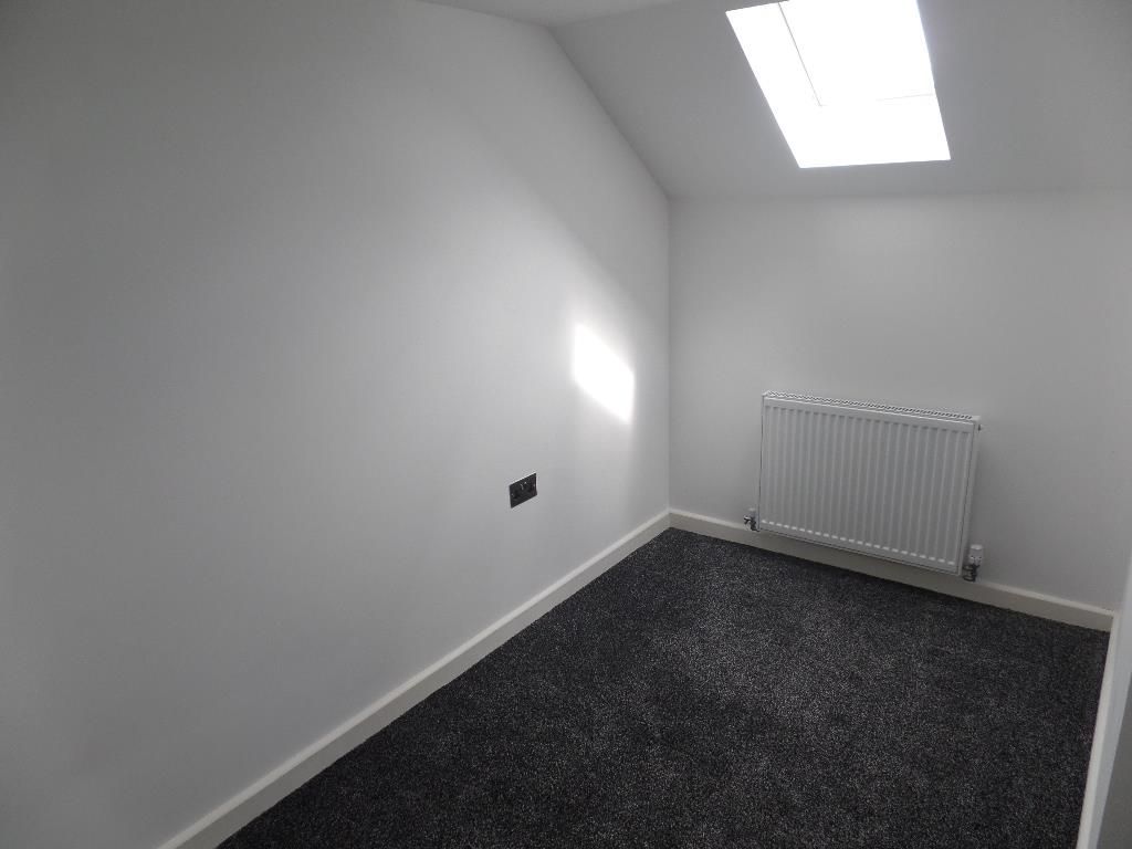 2 bed flat for saleRosehill, Willenhall WV13 photo 5