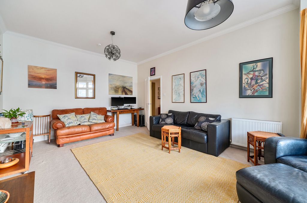 Additional image 9 of 2 bed maisonette for saleMurdoch Road, Wokingham, Berkshire RG40
