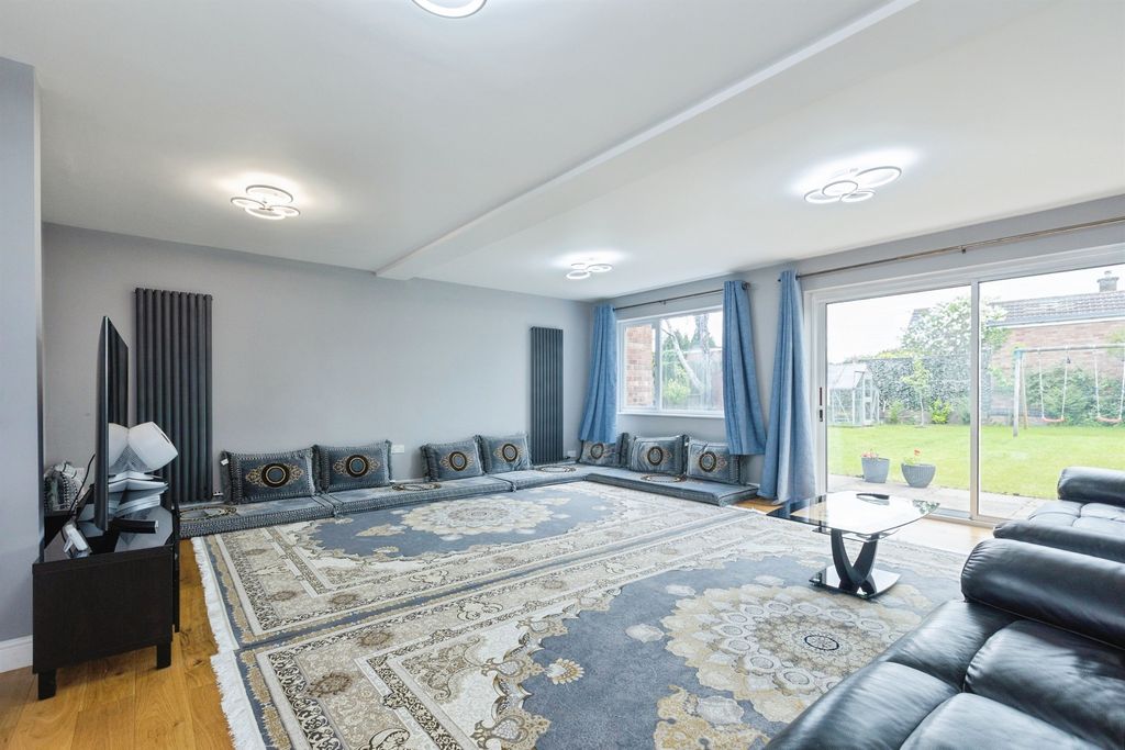 3 bed detached house for saleVandyke Road, Oadby, Leicester LE2 photo 5