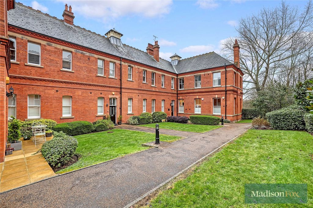 2 bed flat for saleRichmond Drive, Repton Park IG8