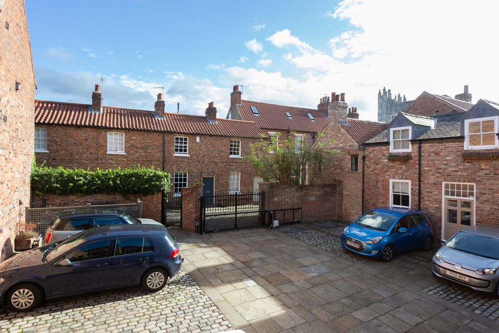 Additional image 13 of 2 bed flat for saleOgleforth, York, North Yorkshire YO1
