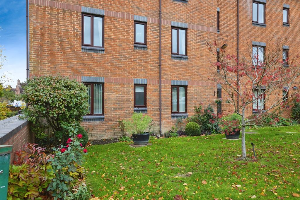 Additional image 15 of 2 bed flat for saleBarnaby Mead, Gillingham SP8
