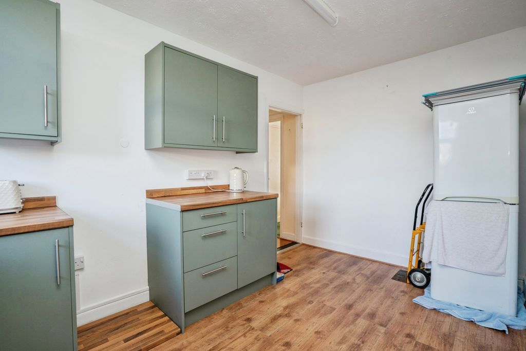 Additional image 4 of 1 bed flat for saleLondon Road, Portsmouth, Hampshire PO2
