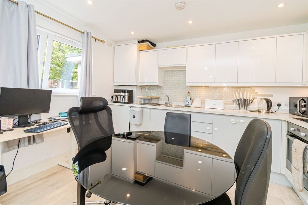 Additional image 5 of 2 bed flat for saleMeridian Way, Southampton SO14