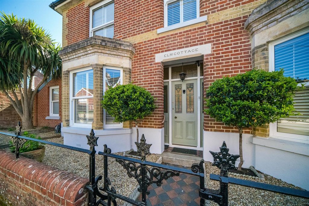 4 bed detached house for saleYarmouth, Isle Of Wight PO41