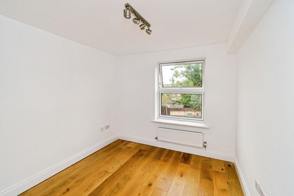 Additional image 11 of 2 bed flat for saleHill Lane, Southampton, Hampshire SO15