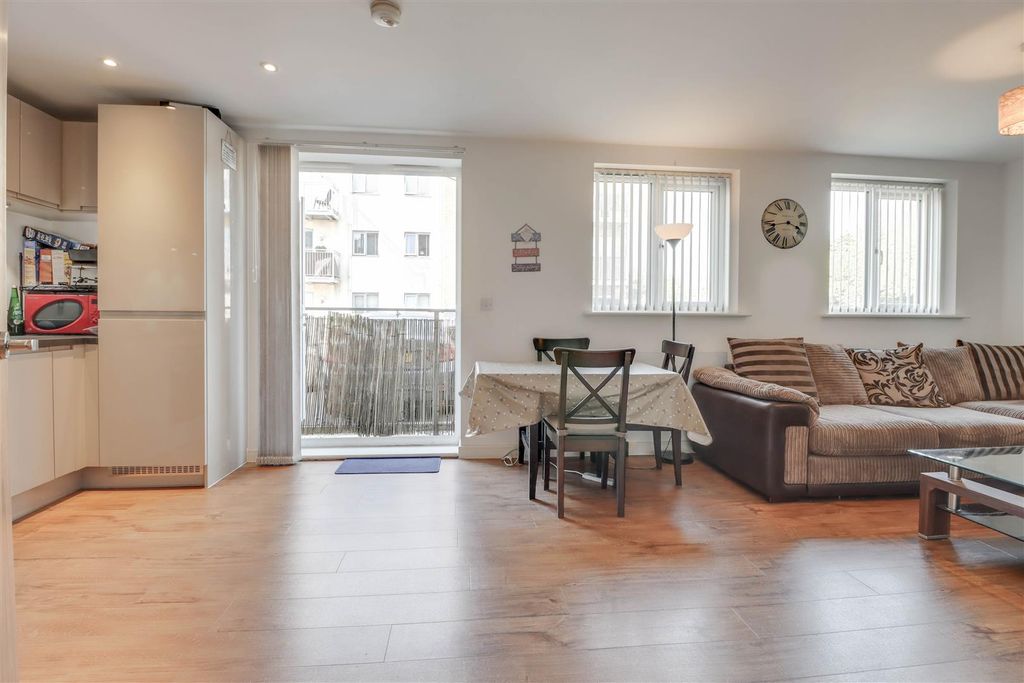 Additional image 12 of 2 bed flat for saleRamsden Court, Wickford SS12