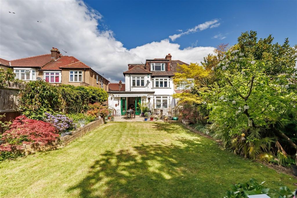 Additional image 11 of 5 bed semi-detached house for saleQueens Avenue, Woodford Green IG8