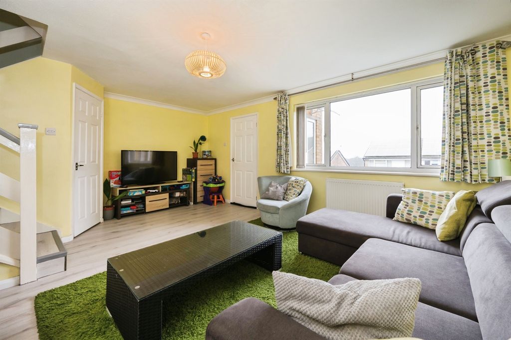 3 bed terraced house for saleGorselands Road, Southampton SO18 photo 2
