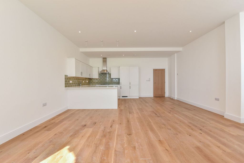 Additional image 5 of 3 bed flat for sale117 Marine Parade, Worthing, West Sussex BN11