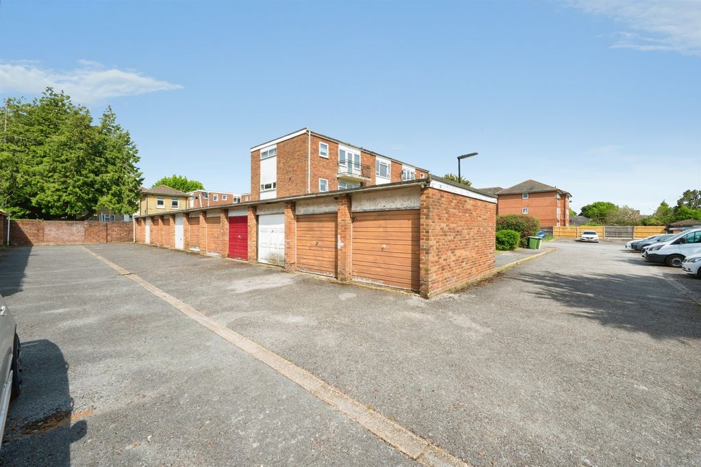 Additional image 17 of 2 bed flat for saleWaterloo Road, Southampton SO15