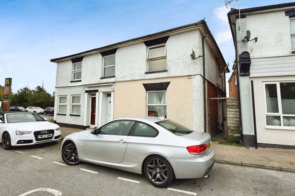 3 bed semi-detached house for saleStation Road North, Totton, Southampton SO40