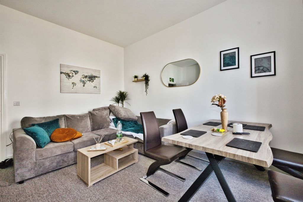 Additional image 6 of 4 bed flat for saleMiddle Street, Yeovil BA20