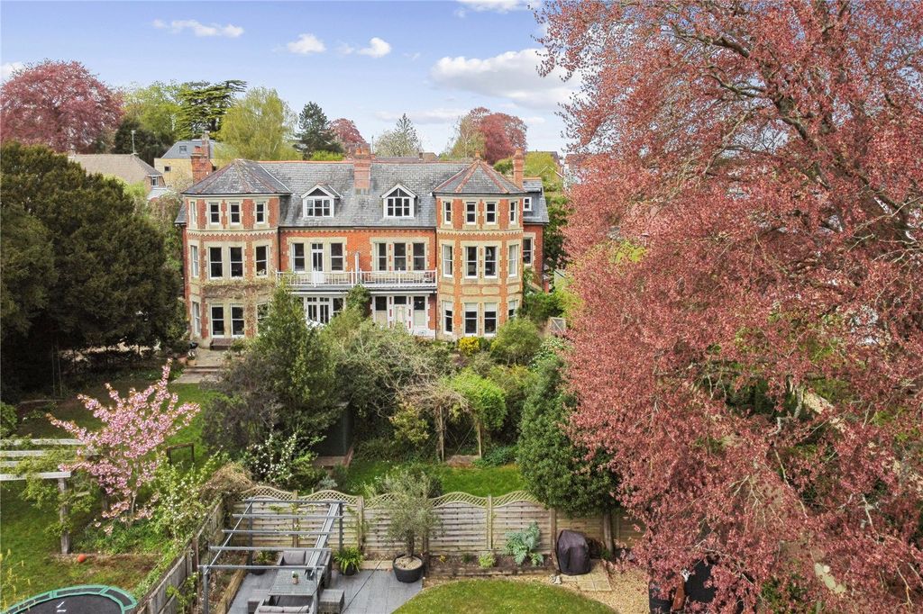 2 bed flat for saleBarnes Close, Winchester, Hampshire SO23