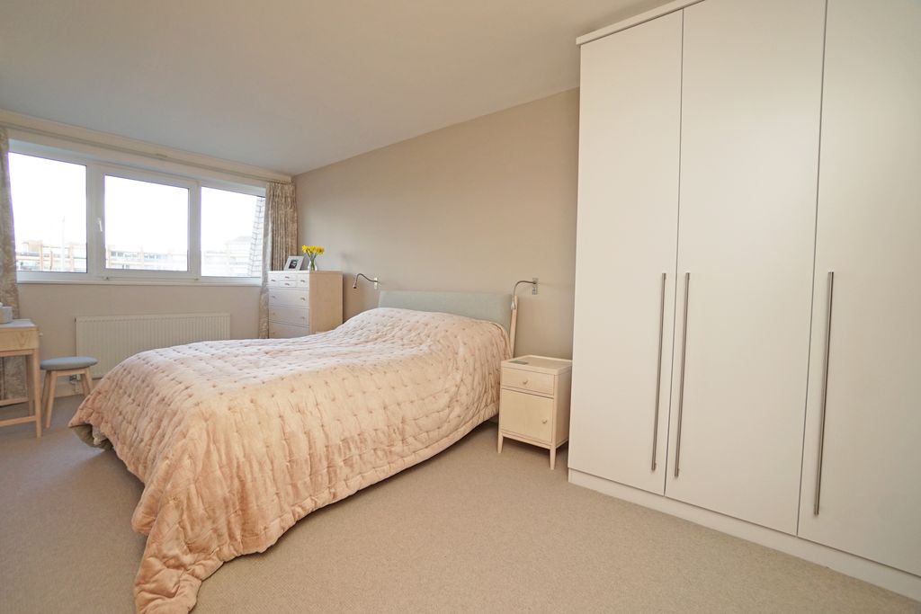 Additional image 17 of 2 bed flat for salePort Solent, Portsmouth PO6