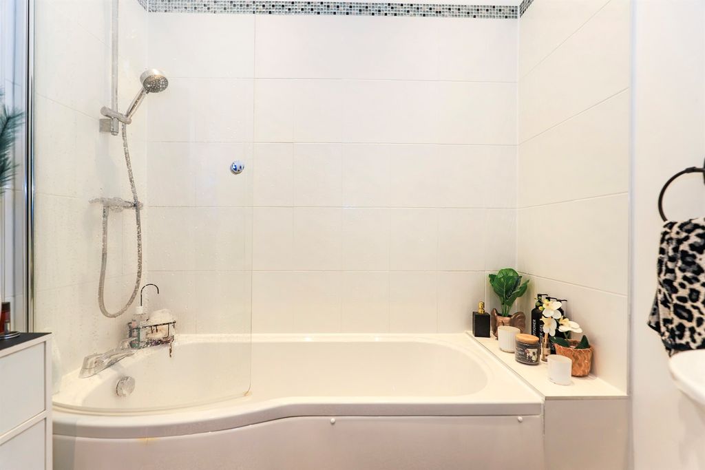 Additional image 19 of 2 bed flat for saleEdward Lisle Gardens, Tettenhall, Wolverhampton WV6