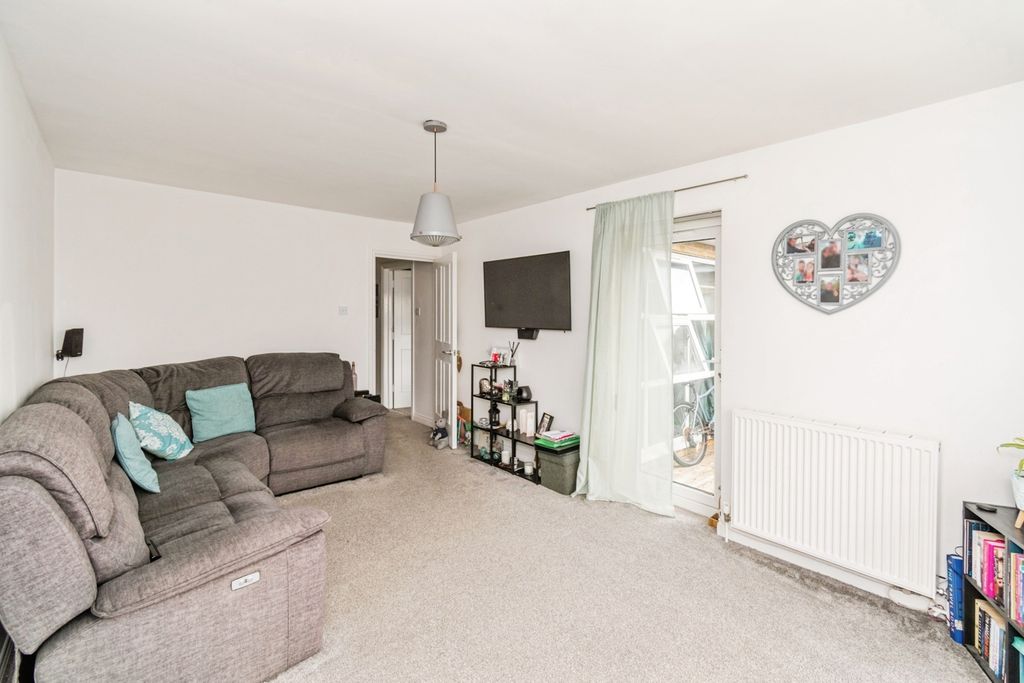 Additional image 5 of 2 bed flat for saleRoberts Road, Southampton, Hampshire SO15