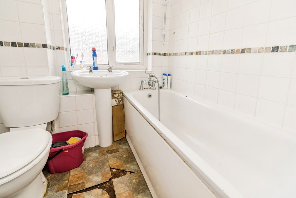 Additional image 15 of 1 bed flat for saleCleasby Close, Southampton, Hampshire SO16