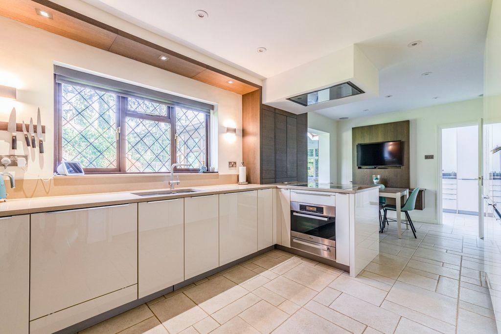 Additional image 16 of 5 bed detached house for salePyrford, Surrey GU22