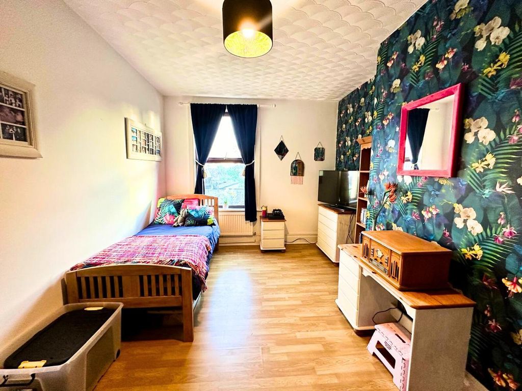 Additional image 20 of 5 bed terraced house for saleGladys Avenue, Portsmouth PO2