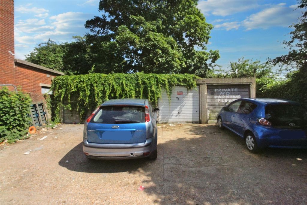 Additional image 3 of 2 bed flat for saleWestridge Road, Southampton SO17
