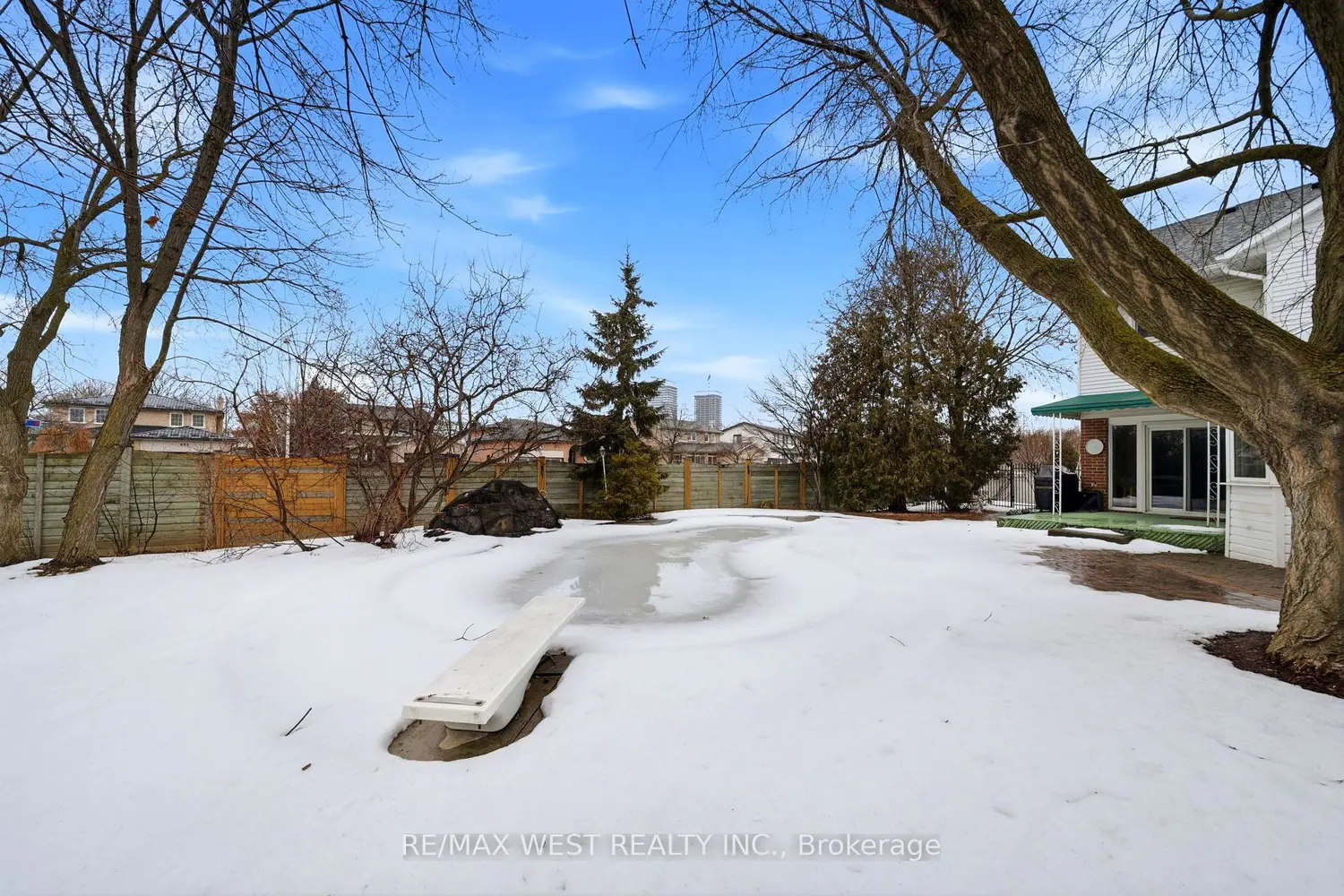 Additional image 12 of 690 Robertson Crescent