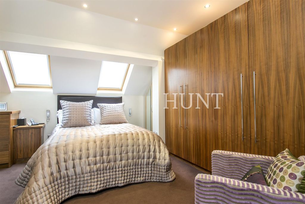 Additional image 7 of 2 bed flat for saleMontague House, Repton Park, Woodford Green, Essex IG8