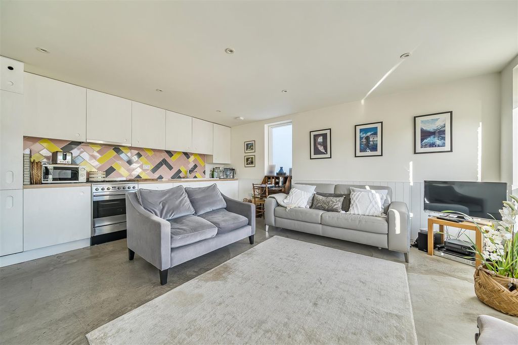 Additional image 4 of 2 bed flat for saleOld Bridge Road, Whitstable CT5
