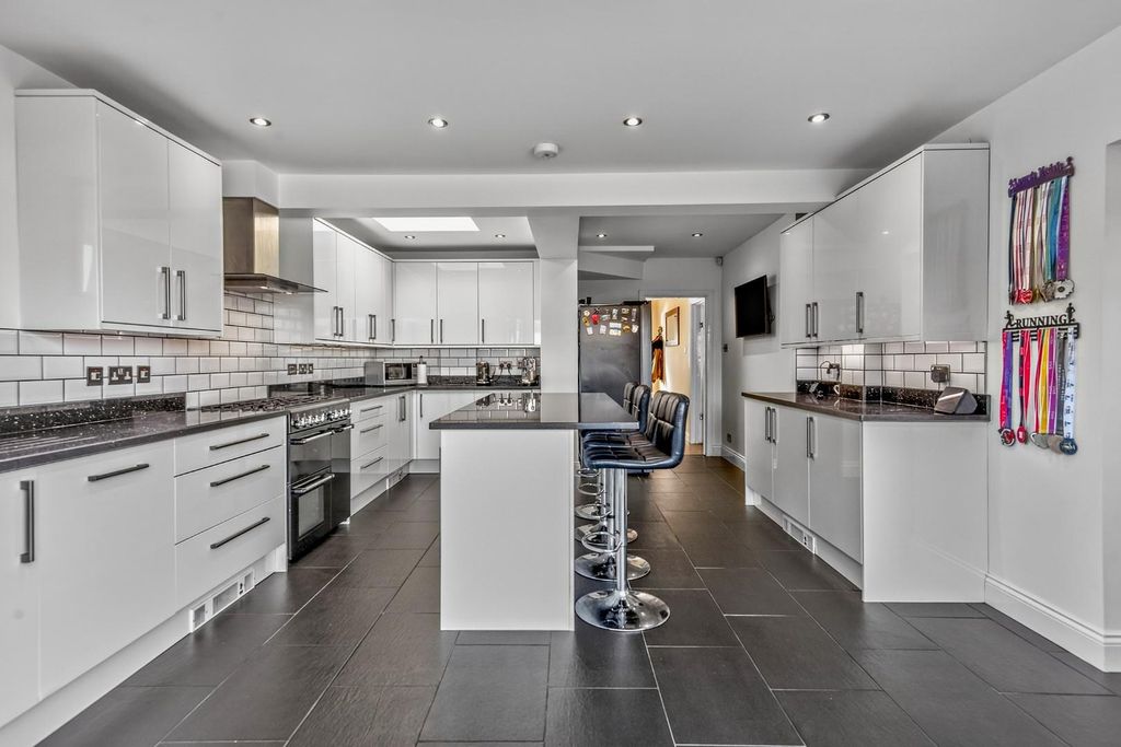 Additional image 8 of 3 bed semi-detached house for saleWindsor Drive, Ashford TW15