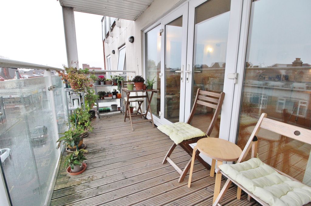Additional image 15 of 2 bed flat for saleElm Grove, Southsea PO5