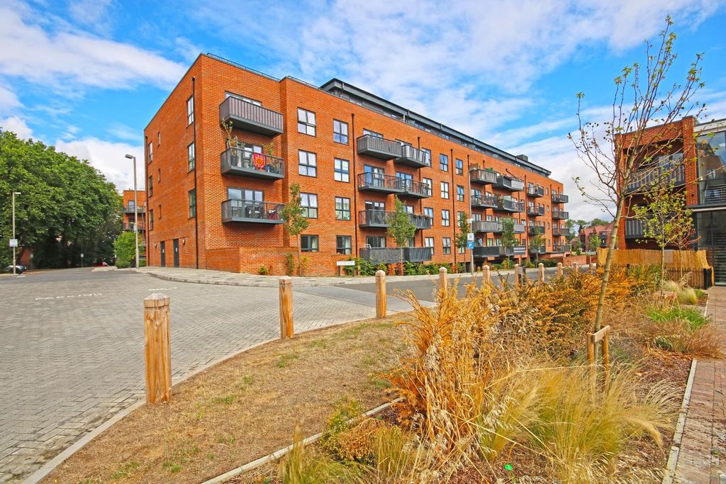 Additional image 7 of 2 bed flat for sale5 Pitcher Lane, Ashford TW15