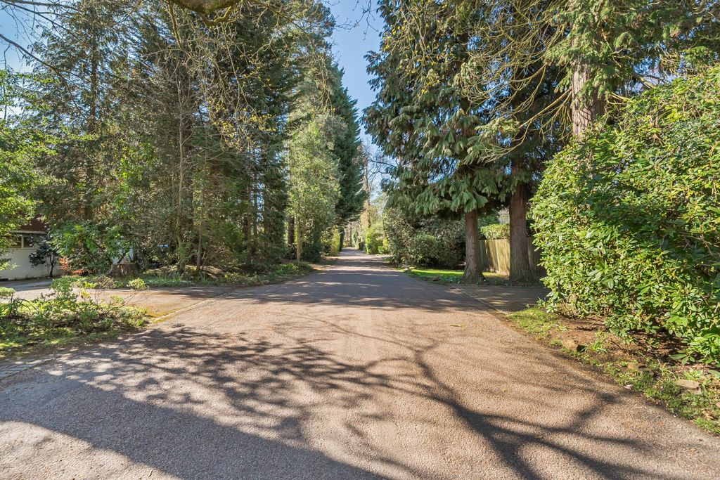 Additional image 30 of 6 bed detached house for salePyrford, Surrey GU22
