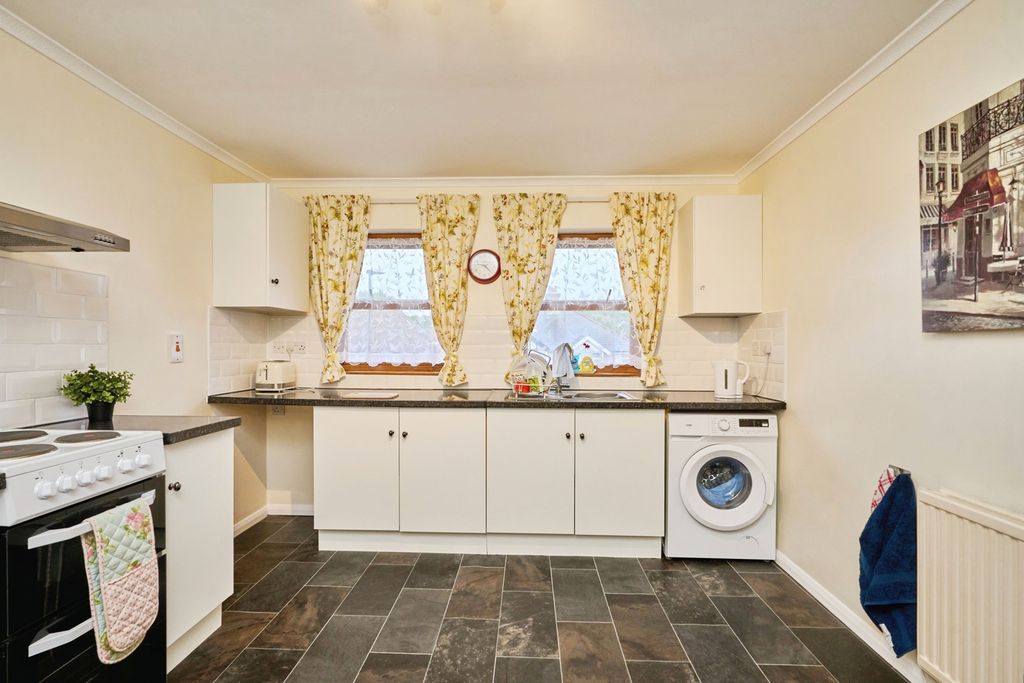 Additional image 4 of 2 bed maisonette for saleMedina Avenue, Newport, Isle Of Wight PO30