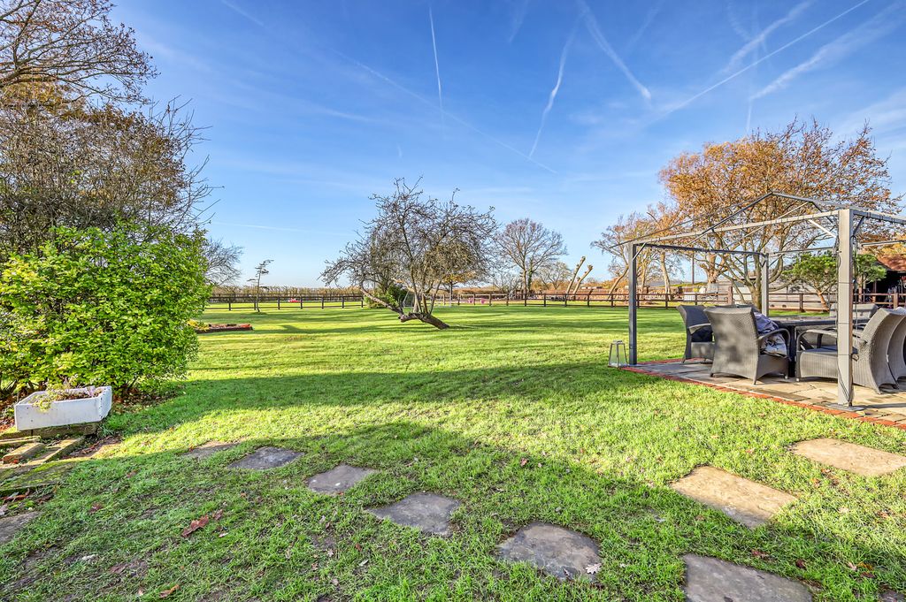 Additional image 17 of 5 bed bungalow for saleHighcliffe Drive, Wickford SS12